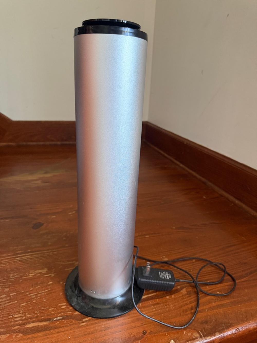 Air Esscentials Home Scent Diffuser Silver for a large room- Silver & Black
